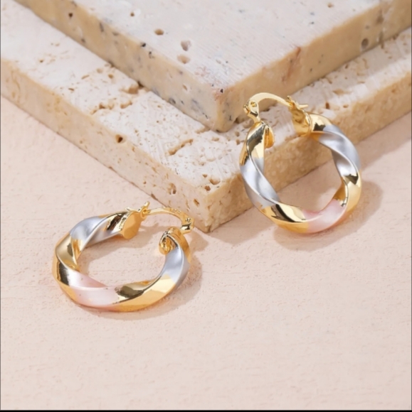 🎄14k Gold Plated Tri Tone Earrings - Picture 10 of 17